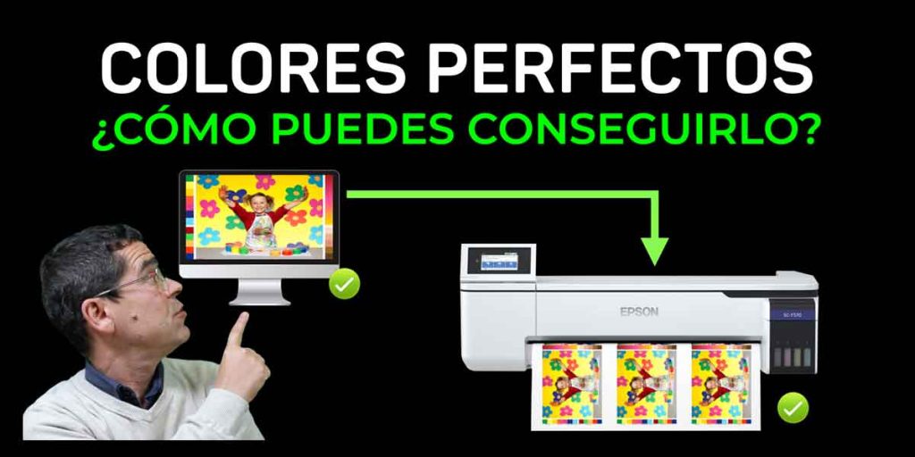 Hombre señalando a un monitor que muestra colores precisos con una impresora Epson al lado, demostrando la fidelidad de color en impresión.