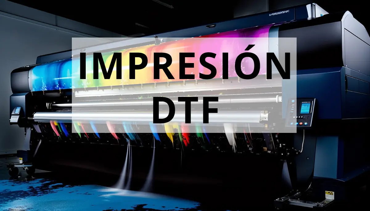 Impresora DTF en acción mostrando el proceso de impresión y gestión de color